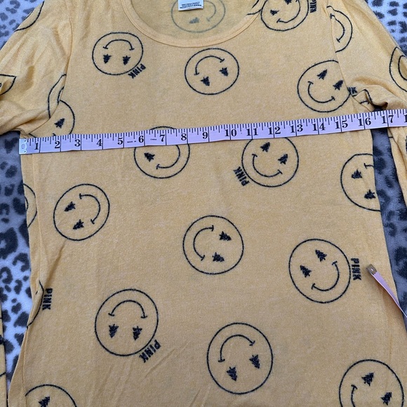 PINK Victoria’s Secret Smiley Face Sleepwear Pajama Top in Yellow Orange Medium - Picture 15 of 17